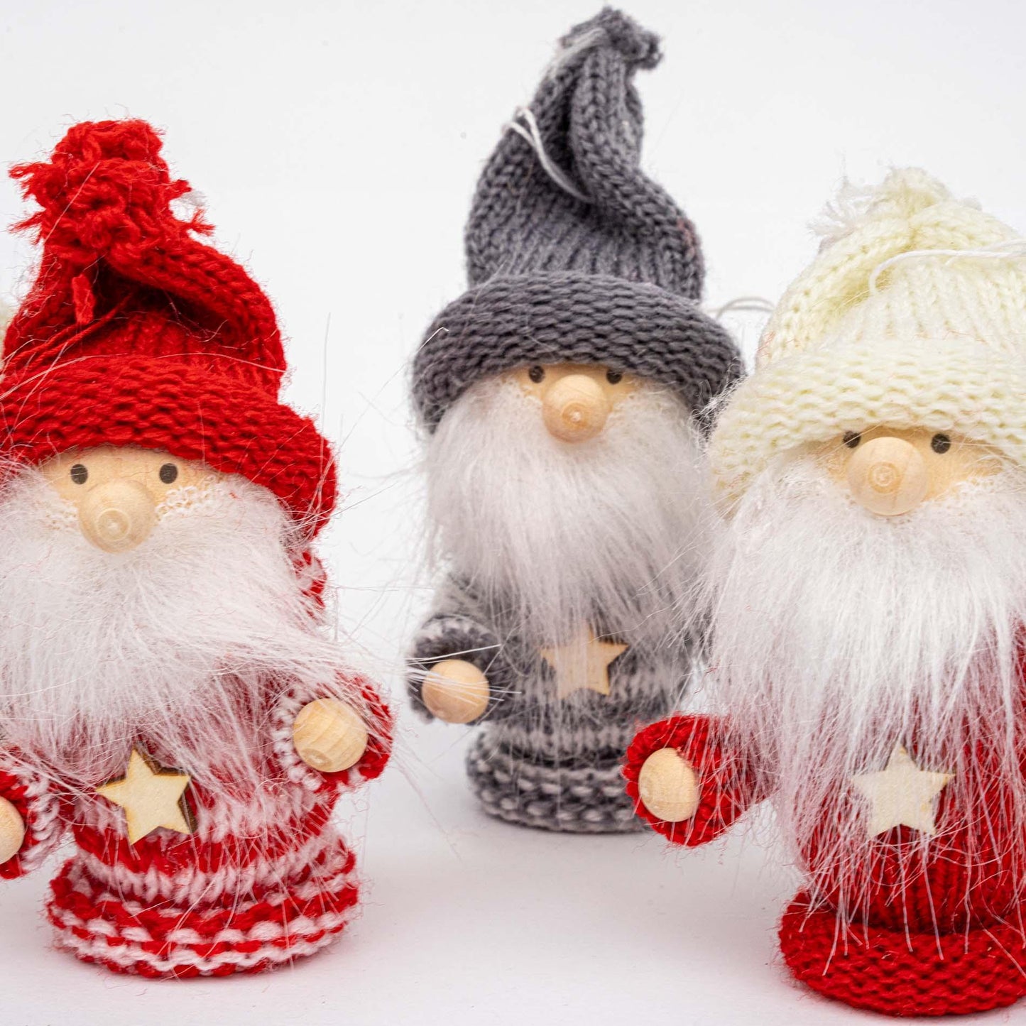 Zes mini-kerstgnomes met sterrentruien voor winterdecoratie