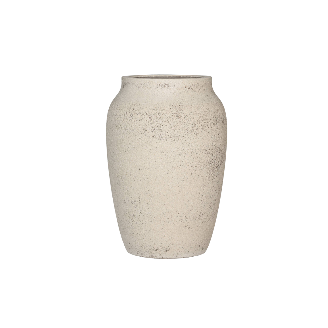 Witte design bloempot met matte krijtstructuur, groot formaat, geschikt voor binnen en buiten.