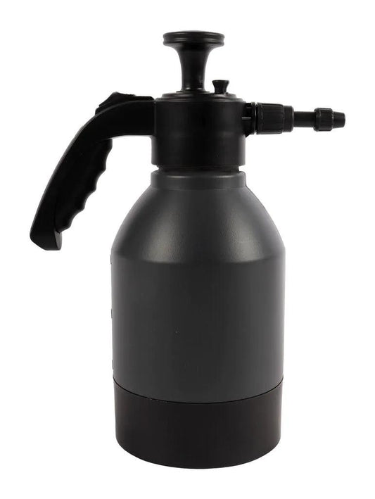 ECO drukspuit 2 liter van gerecycled kunststof. Licht, zuurbestendig en ideaal als plantenspuit voor water, meststoffen of bladluisbestrijding. Duurzaam & gebruiksvriendelijk