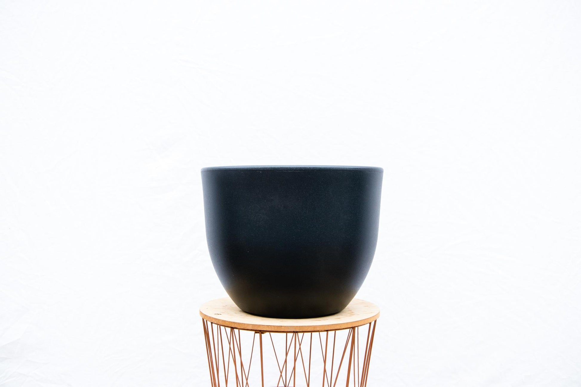 Pot Eggy Antraciet D55 H43 – Moderne bloempot voor binnen en buiten. Nedrelan en Belgie